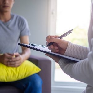 male patients with mental illnesses and physical illnesses are currently discuss with a doctor or psychiatrist. Therapy for mental symptoms and depression